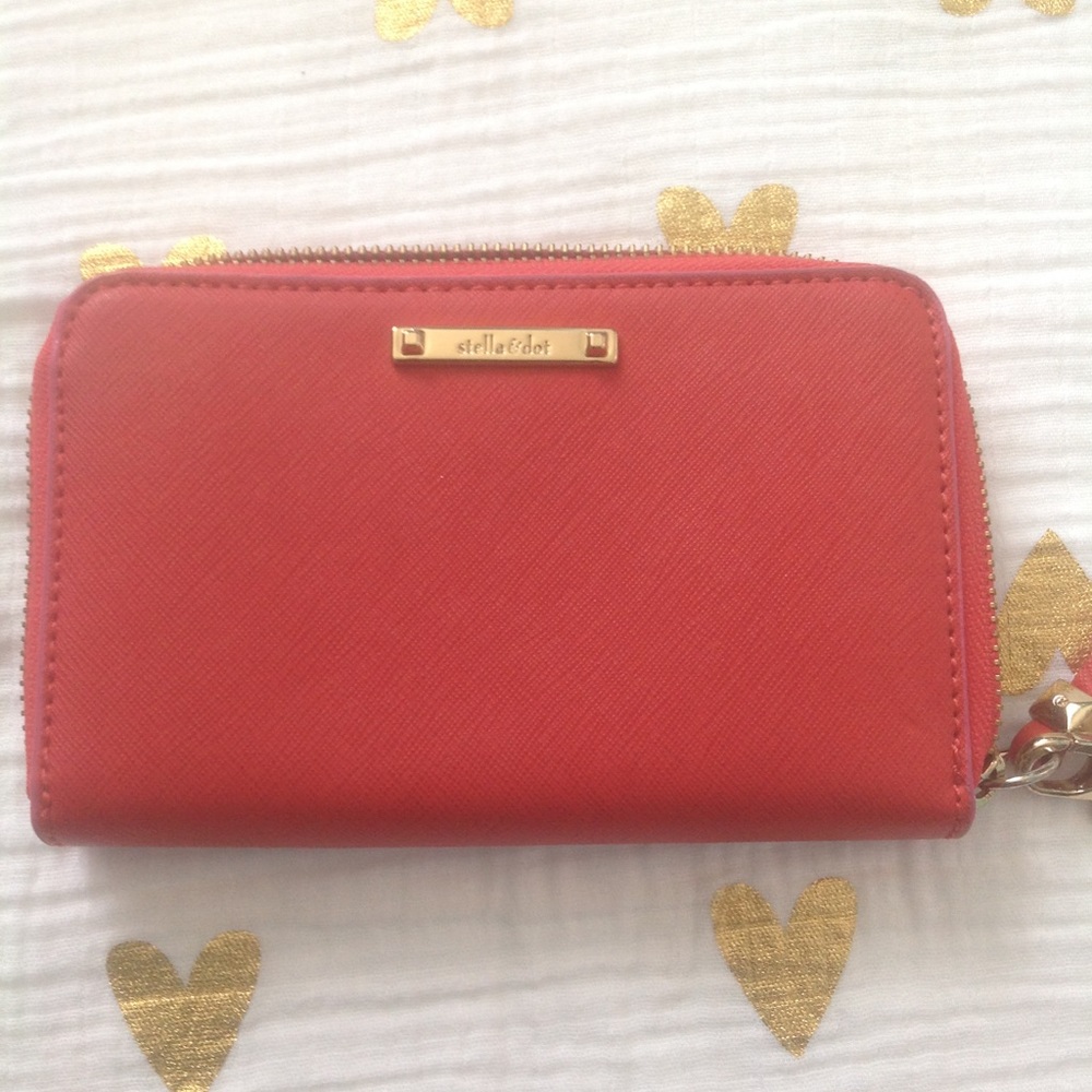 Stella & Dot Chelsea tech wallet in Poppy color